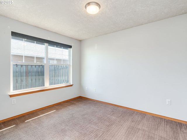1700 Sw ALEXANDRIA St, Mc Minnville, OR 97128