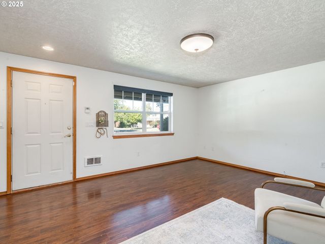 1700 Sw ALEXANDRIA St, Mc Minnville, OR 97128