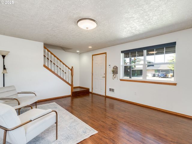 1700 Sw ALEXANDRIA St, Mc Minnville, OR 97128