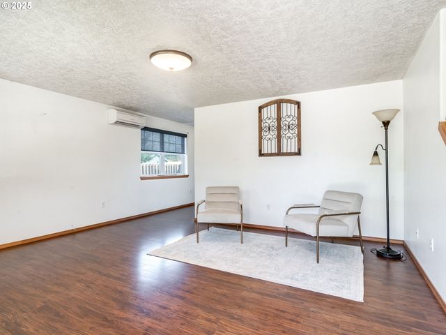 1700 Sw ALEXANDRIA St, Mc Minnville, OR 97128
