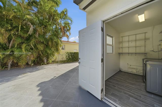 3681 SW 21st St, Miami, FL 33145