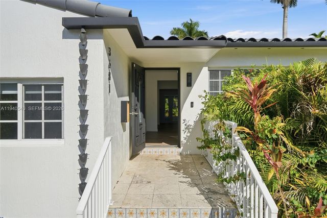 3681 SW 21st St, Miami, FL 33145