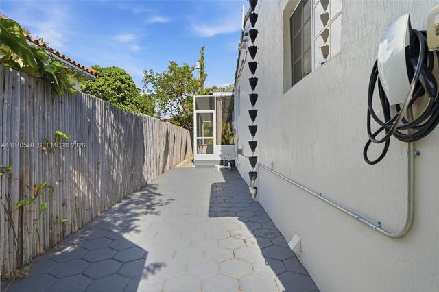 3681 SW 21st St, Miami, FL 33145