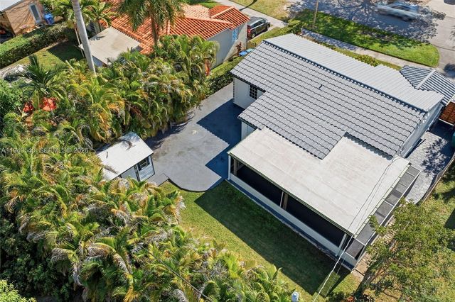 3681 SW 21st St, Miami, FL 33145