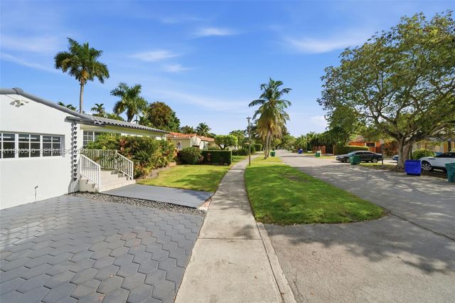 3681 SW 21st St, Miami, FL 33145