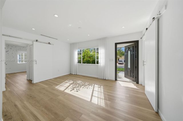 3681 SW 21st St, Miami, FL 33145