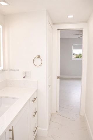 2750 W 76th St 203, Hialeah, FL 33016