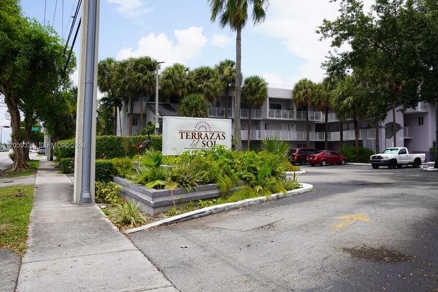 2750 W 76th St 203, Hialeah, FL 33016