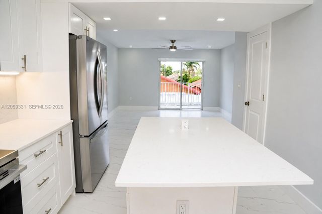 2750 W 76th St 203, Hialeah, FL 33016