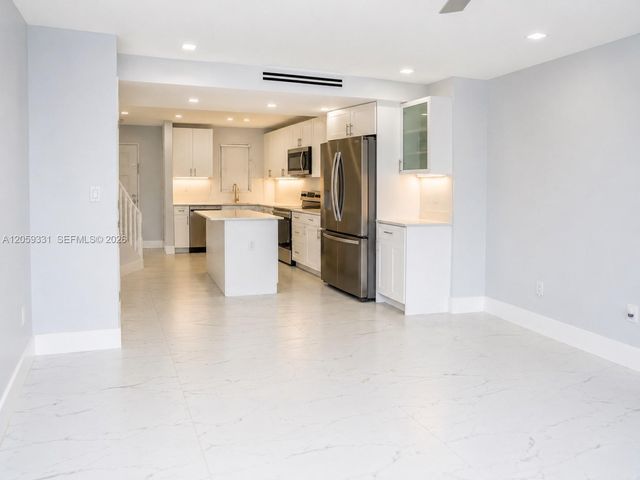 2750 W 76th St 203, Hialeah, FL 33016