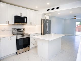 2750 W 76th St 203, Hialeah, FL 33016