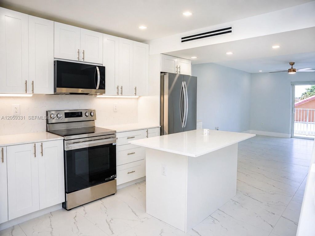 2750 W 76th St 203, Hialeah, FL 33016