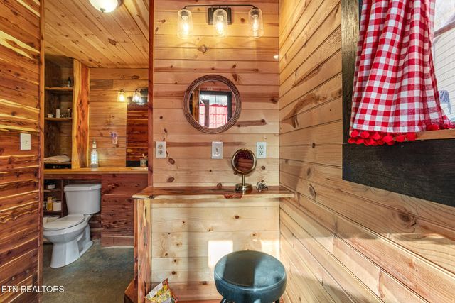 365 County Road 38, Riceville, TN 37370