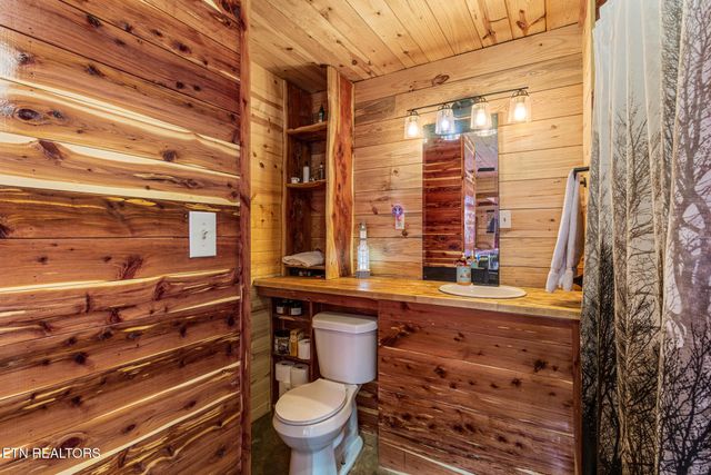 365 County Road 38, Riceville, TN 37370