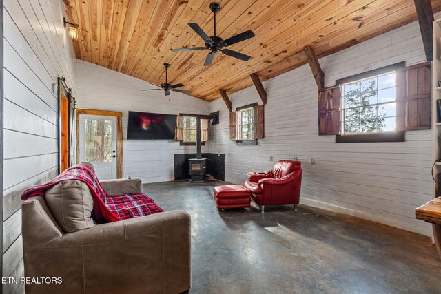 365 County Road 38, Riceville, TN 37370