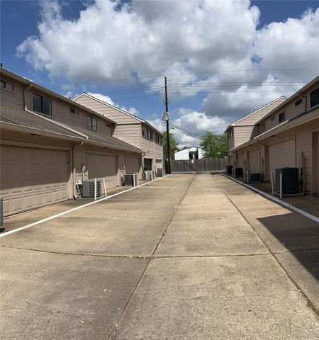 13798 Hollowgreen Drive 305, Houston, TX 77082