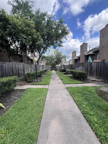 13798 Hollowgreen Drive 305, Houston, TX 77082