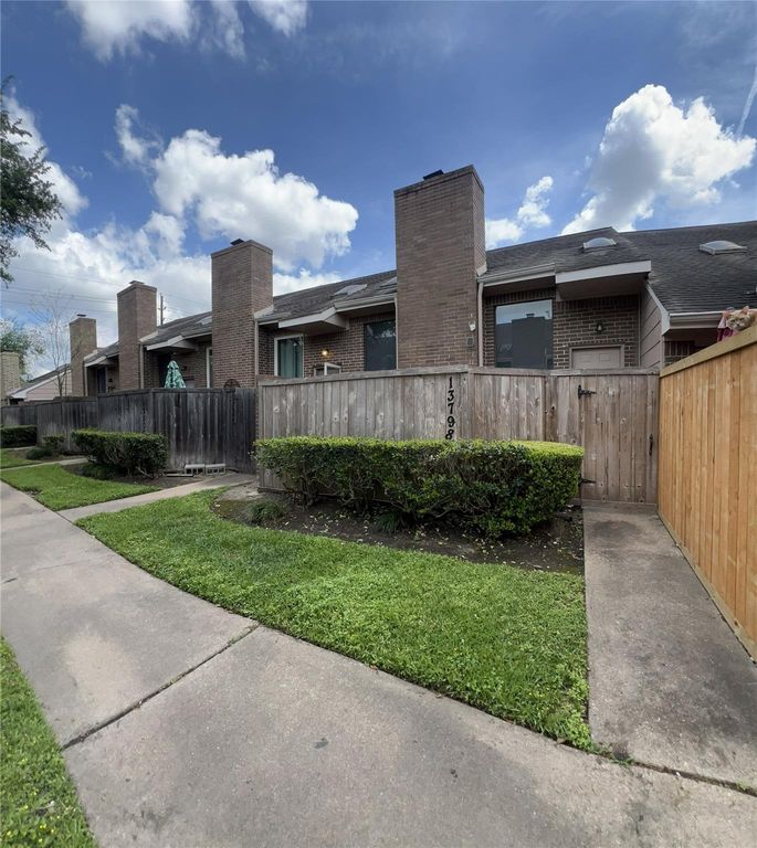 13798 Hollowgreen Drive 305, Houston, TX 77082