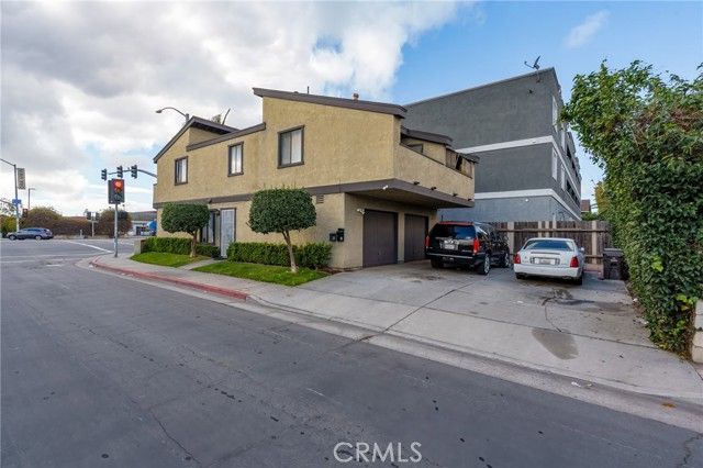 7611 Warner Avenue, Huntington Beach, CA 92647