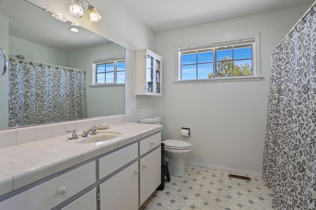 556 Blue Herron Ct, Valley Springs, CA 95252