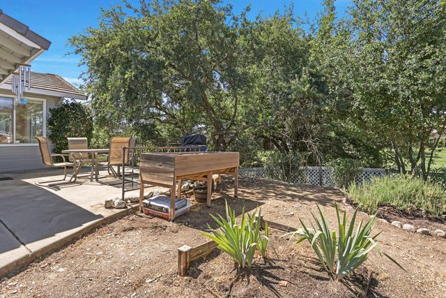 556 Blue Herron Ct, Valley Springs, CA 95252