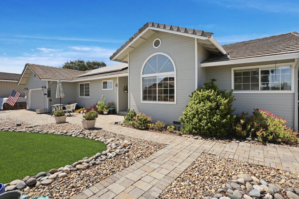 556 Blue Herron Ct, Valley Springs, CA 95252