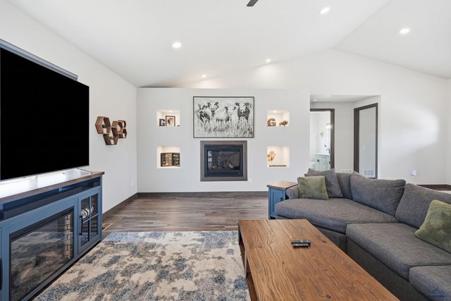 6242 GREENFIELD DR, Rapid City, SD 57703