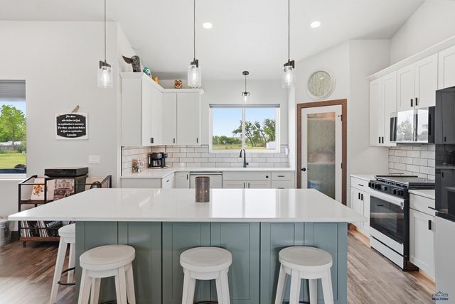 6242 GREENFIELD DR, Rapid City, SD 57703