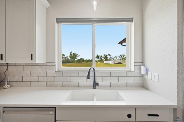 6242 GREENFIELD DR, Rapid City, SD 57703