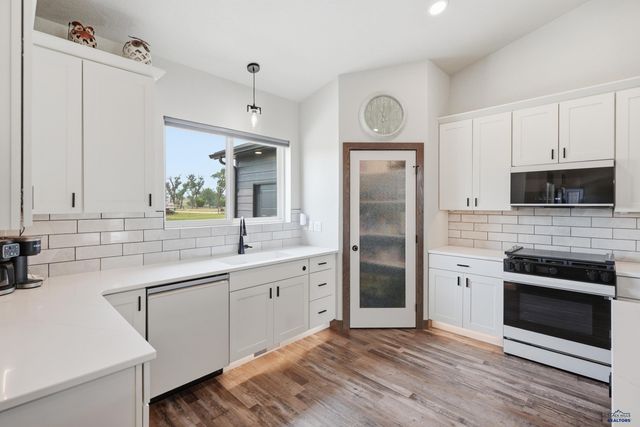 6242 GREENFIELD DR, Rapid City, SD 57703