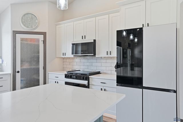 6242 GREENFIELD DR, Rapid City, SD 57703