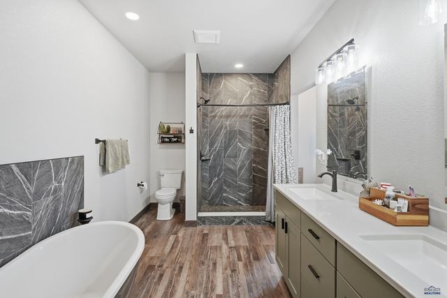 6242 GREENFIELD DR, Rapid City, SD 57703