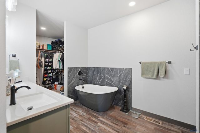 6242 GREENFIELD DR, Rapid City, SD 57703