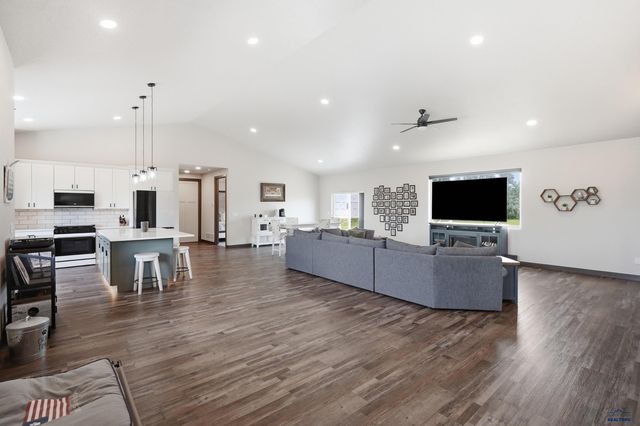 6242 GREENFIELD DR, Rapid City, SD 57703