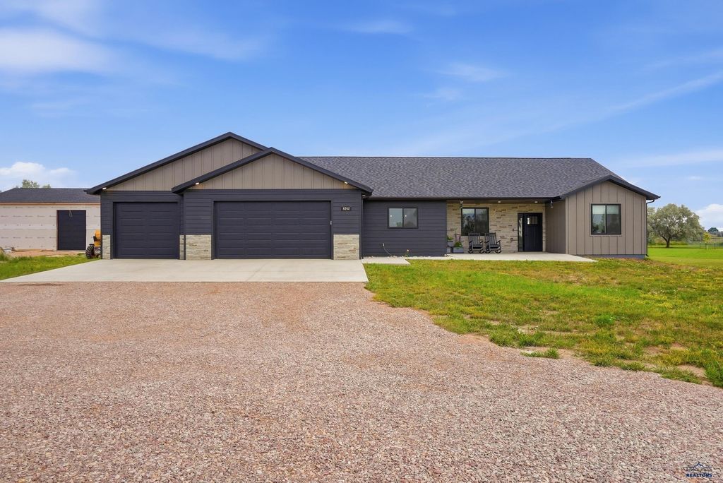 6242 GREENFIELD DR, Rapid City, SD 57703