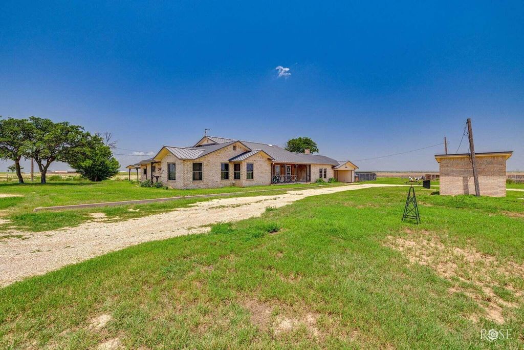 Image 2 of property listing at 12326 E Veribest Road, Miles, TX 76861