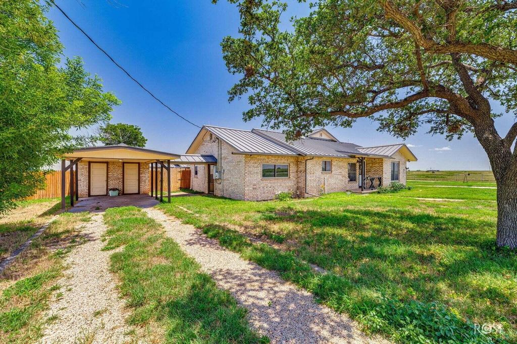 Image 4 of property listing at 12326 E Veribest Road, Miles, TX 76861