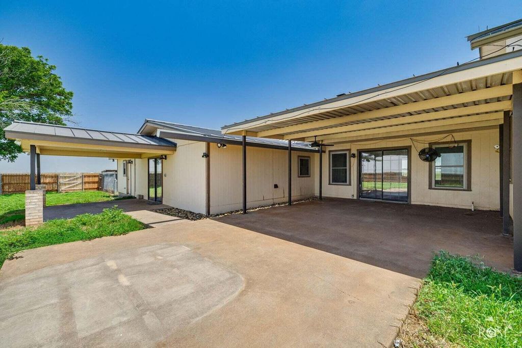 Image 42 of property listing at 12326 E Veribest Road, Miles, TX 76861