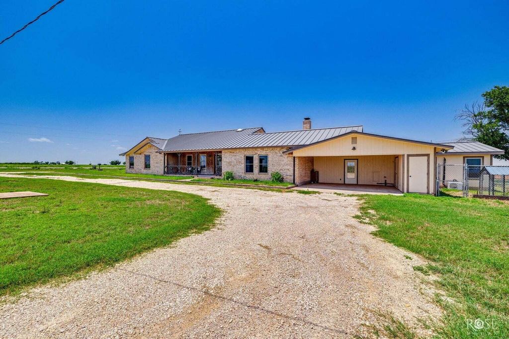 Image 5 of property listing at 12326 E Veribest Road, Miles, TX 76861