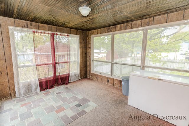 110 E Main Street, Edmore, MI 48829