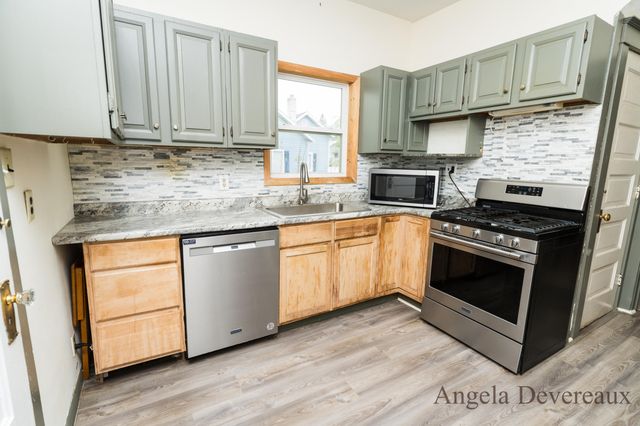 110 E Main Street, Edmore, MI 48829