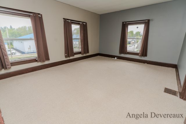 110 E Main Street, Edmore, MI 48829
