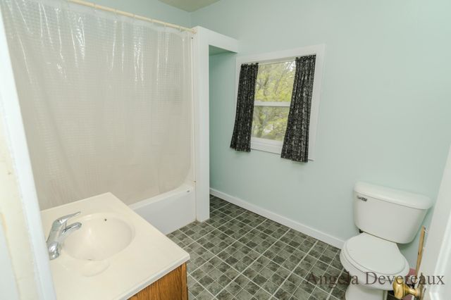 110 E Main Street, Edmore, MI 48829