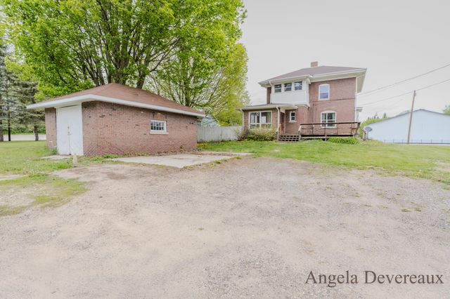 110 E Main Street, Edmore, MI 48829