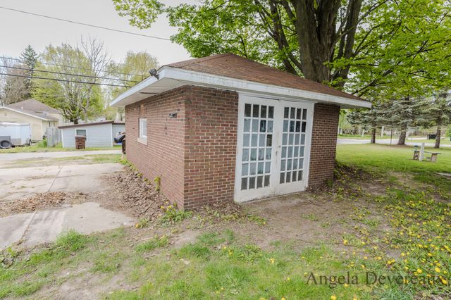 110 E Main Street, Edmore, MI 48829
