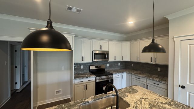 482 W Foxrun, Springfield, TN 37172