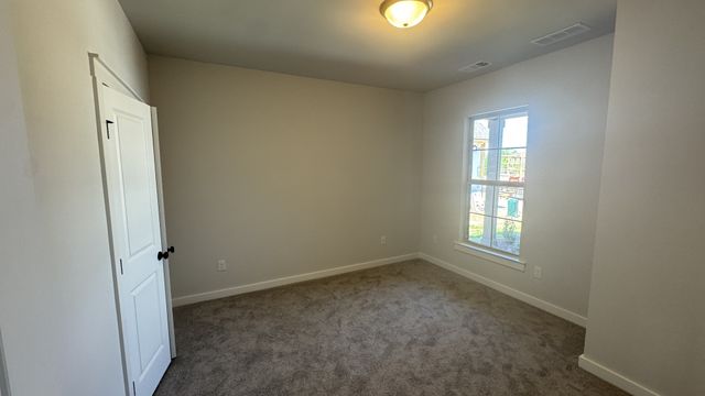 482 W Foxrun, Springfield, TN 37172