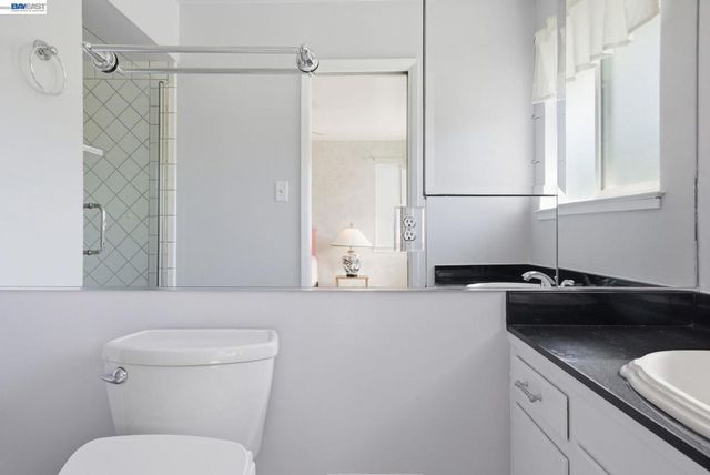 10000 Sigourney Ave, Oakland, CA 94605