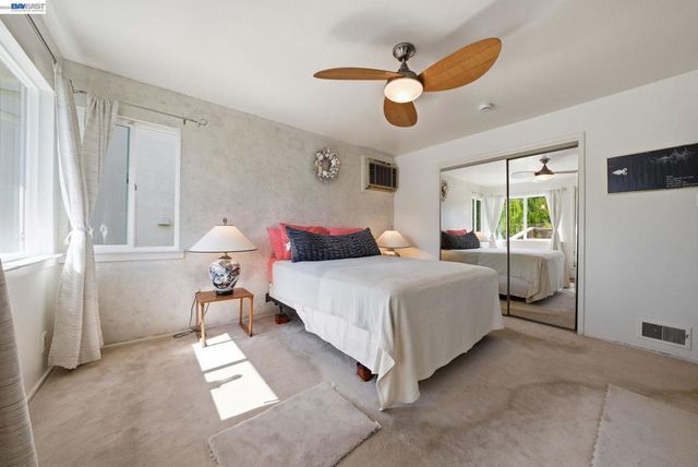 10000 Sigourney Ave, Oakland, CA 94605