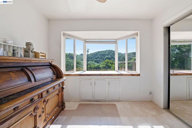 10000 Sigourney Ave, Oakland, CA 94605